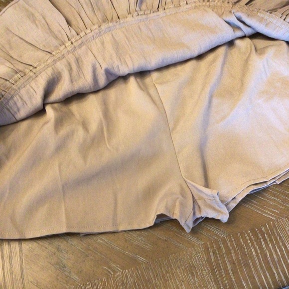Do + Be Juniors Tan Ruffled Smocked Mini Skirt Skort Size Large - Picture 6 of 8